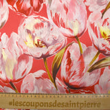 Satén de seda estampado con tulipanes salvajes, fondo rojo coral