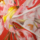 Satén de seda estampado con tulipanes salvajes, fondo rojo coral