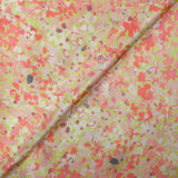 Satin de soie imprimé fleurettes rose corail fond vert pastel