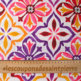 Polycoton imprimé faïence rose, violet et moutarde fond blanc