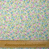 Piqué de coton imprimé les fleurs de Sarah bleu et violet fond blanc