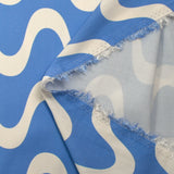 Satin de viscose imprimé ondulations écrues fond ciel