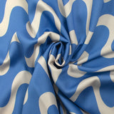 Satin de viscose imprimé ondulations écrues fond ciel