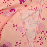 Popeline de coton imprimée papillon fond rose poudre