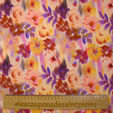 Satin de viscose imprimé flou de fleurs fond blush