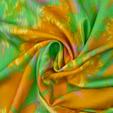 Satin de viscose imprimé brume florale moutarde fond vert