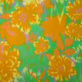 Satin de viscose imprimé brume florale moutarde fond vert
