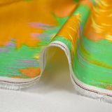 Satin de viscose imprimé brume florale moutarde fond vert