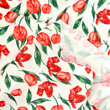 Fondo blanco de algodón de estampado de tulipán rojo