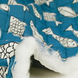 Coton matelassé double face poisson bleu et marine au mètre