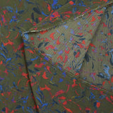 Mousseline crinkle imprimée envolée bleu roi et rouge fond kaki
