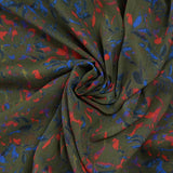 Mousseline crinkle imprimée envolée bleu roi et rouge fond kaki