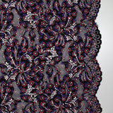 Dentelle festonnée imprimée fleurs rouge et violette fond noir