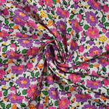 Popeline de coton imprimée brume de fleurs violet et rose fond blanc