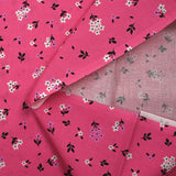Popeline de coton imprimée fleurs printanières fond rose barbie