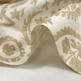Popeline de coton imprimée cachemire beige fond blanc cassé
