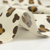 Coton imprimé léopard marron fond blanc cassé
