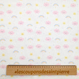 Piqué de coton imprimé arc en ciel  et nuage rose