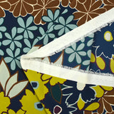 Crêpe polyester imprimé frises de fleurs fond marine