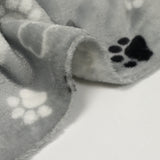 Polaire doudou imprimée patte de chien fond gris