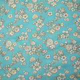 Viscose imprimée printanière blanc cassé fond bleu azurin