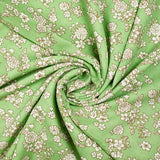 Viscose imprimée printanière blanc cassé fond vert clair