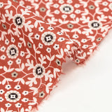 Coton indien imprimé mosaïque fleurie blanche fond brique