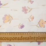 Popeline de coton imprimée fleurs pastel mauve et pêche fond blanc