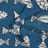 Coton indien imprimé poissons fond bleu pétrole