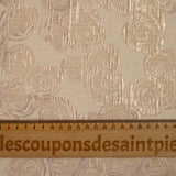 Brocart lamé rose vive les roses fond blush