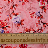 Popeline de coton imprimée romantisme corail fond rose