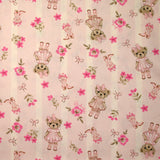 Coton imprimé ours et santiag fleurie fond rose