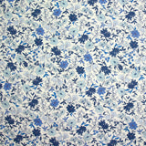 Coton imprimé Vittoria fleurs bleu vintage fond blanc cassé au mètre