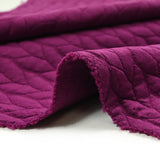 Jersey matelassé tresses fond magenta