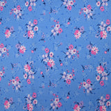 Popeline de coton imprimée bouquet dans les nuages fond bleu bleuet