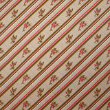 Popeline de coton imprimée diagonale de fleurs fond beige