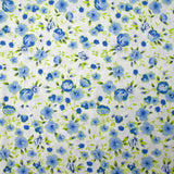 Popeline de coton imprimée fleurs du temps bleu et vert anis fond blanc