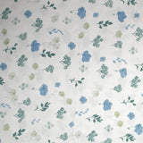 Popeline de coton imprimée poésie florale bleu fond blanc