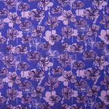 Popeline de coton imprimée silhouette en fleurs lilas fond indigo